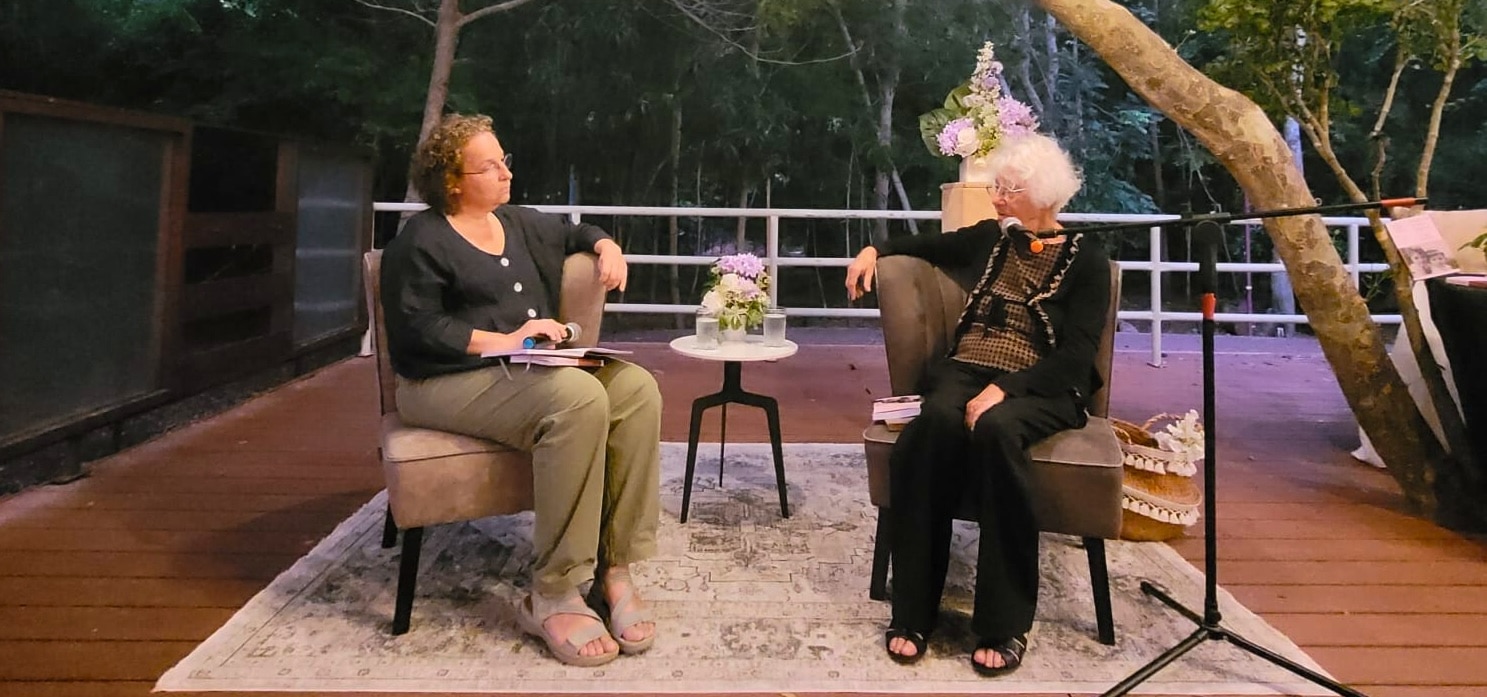 Interview with two women sharing World War II memories at the Jewish Museum Curaçao.